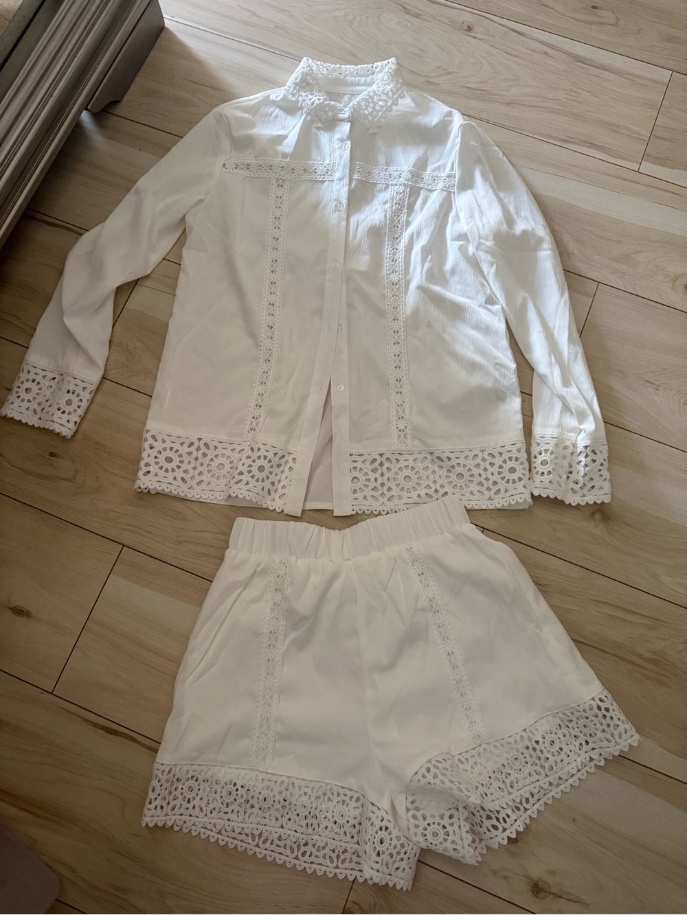 SHEIN White Crochet Trim Button-Up Top & Shorts Set. NWOT. Size M(6)